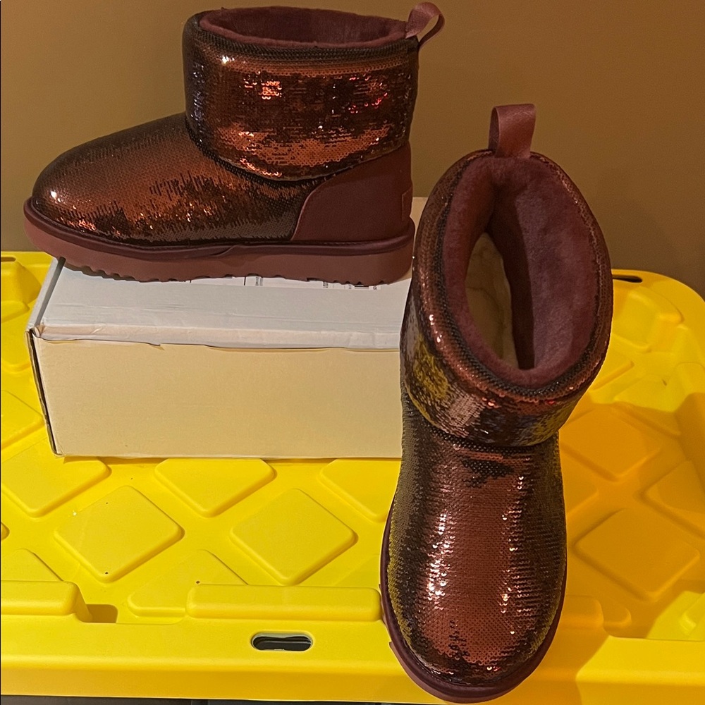 UGG Women’s Classic Mini Mirror Ball Sequined Boot in Grape Sz 8 NEW